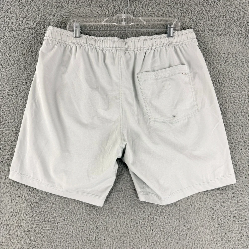 Vuori Kore Shorts Men's XXL Light Gray Lined Athletic Training Shorts V302